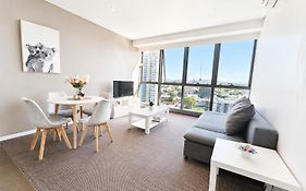 Cloud 17 Retreat - Meriton Soleil Private Apt 1B